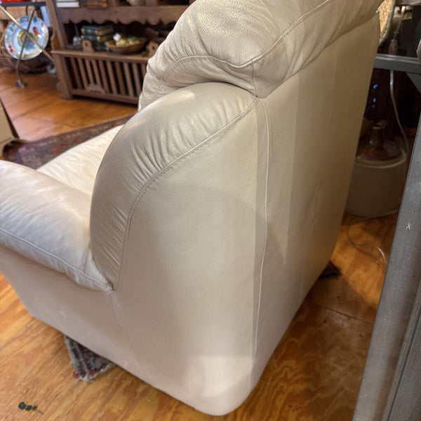 Italian white leather comfy lounge chair mfg Natuzzi in store pick up only