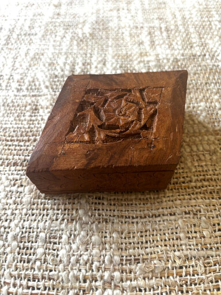 Vtg Diamond Shape Wood Trinket/Ring Box
