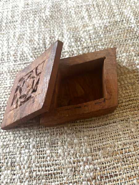 Vtg Diamond Shape Wood Trinket/Ring Box