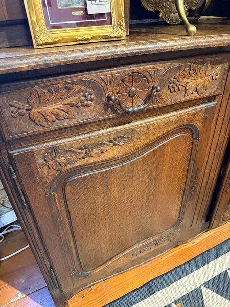 French Provincial Louis XV style Solid carved oak Buffet w/ KEY