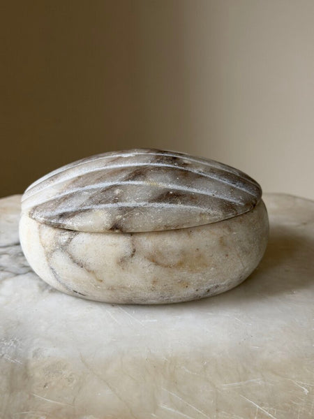 1715 Oval Alabaster Box