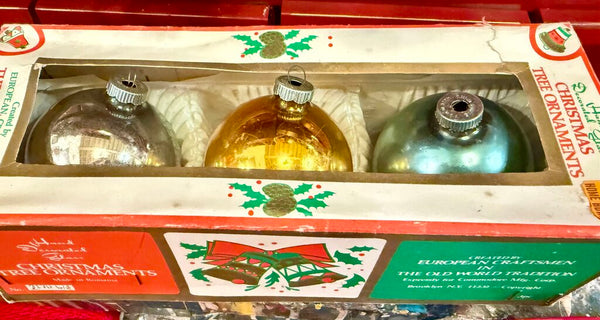 Vintage Box 3 large ornaments