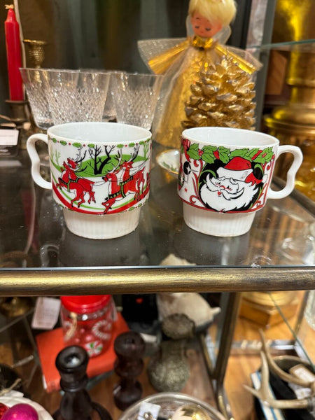 Pair of Stacking Vintage Holiday Mugs H4094
