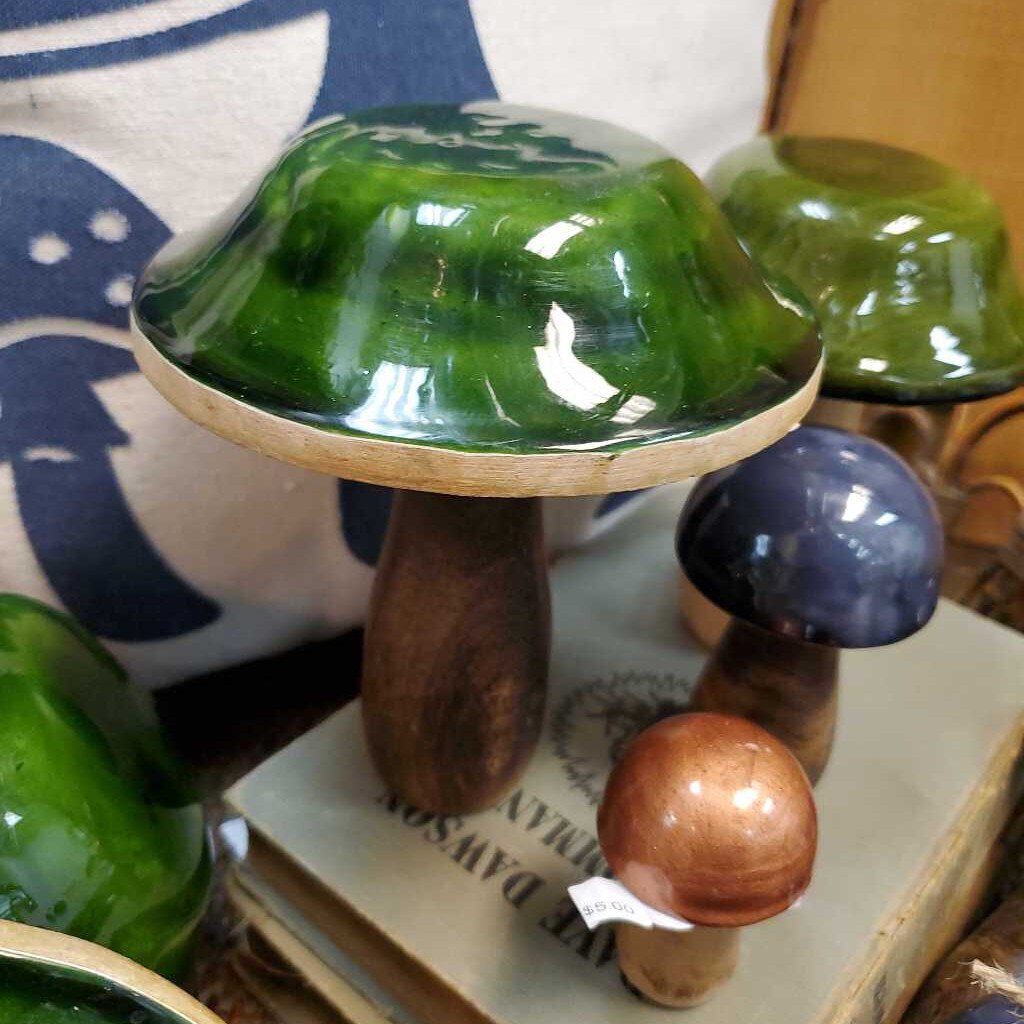 Laqured Mushroom Green 6 5" XL
