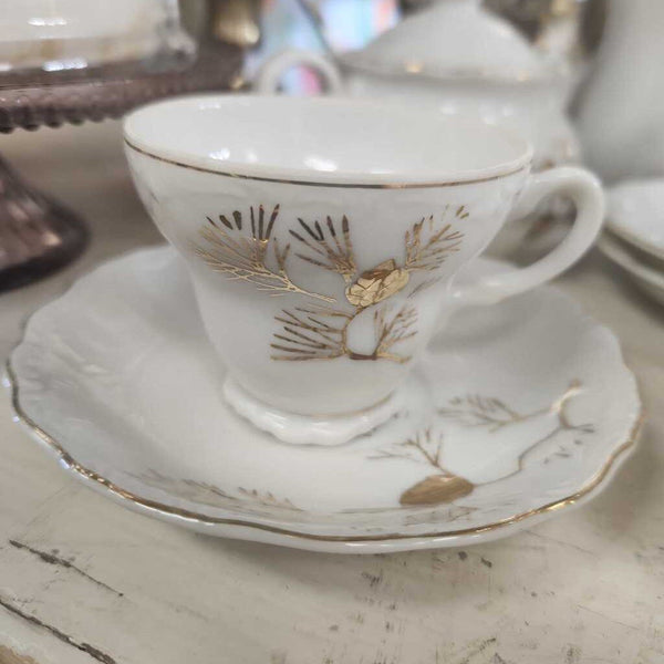 Tea Set - Antique Royal Carlon - Creamer, Sugar, 4 Cups/Saucers