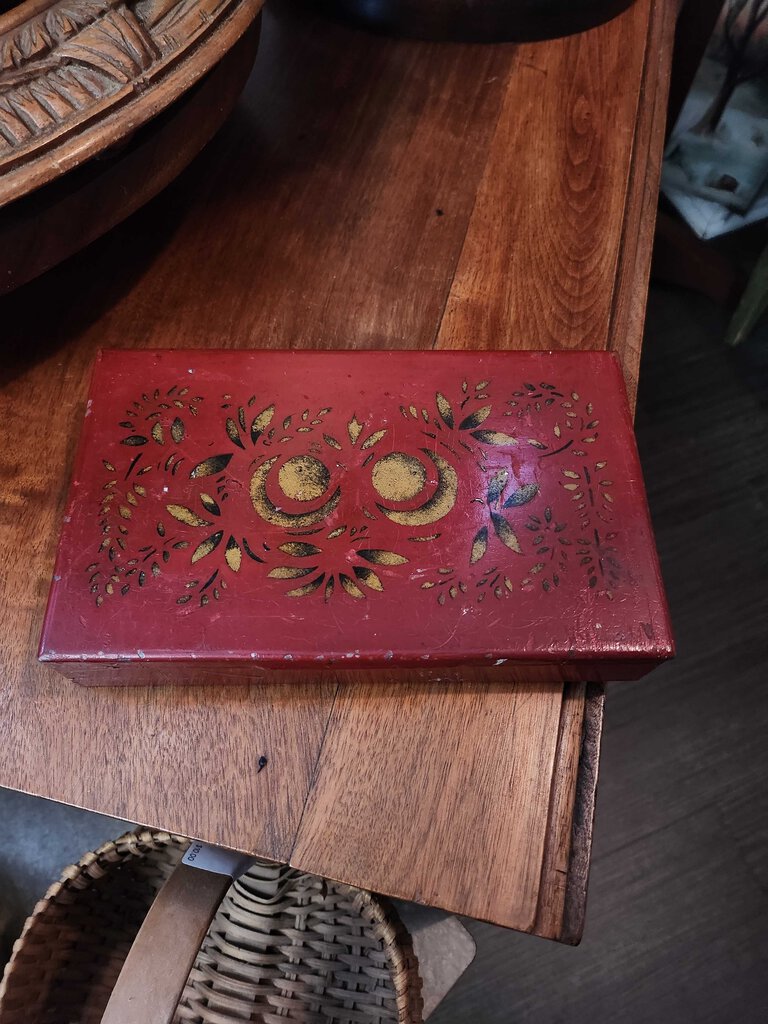 Old painted tin box 7.5 x 4.5 x 1.25