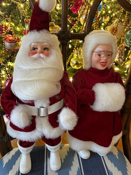 Vintage Mr and Mrs Claus Harold Gale, in fantastic condition. 15” tall