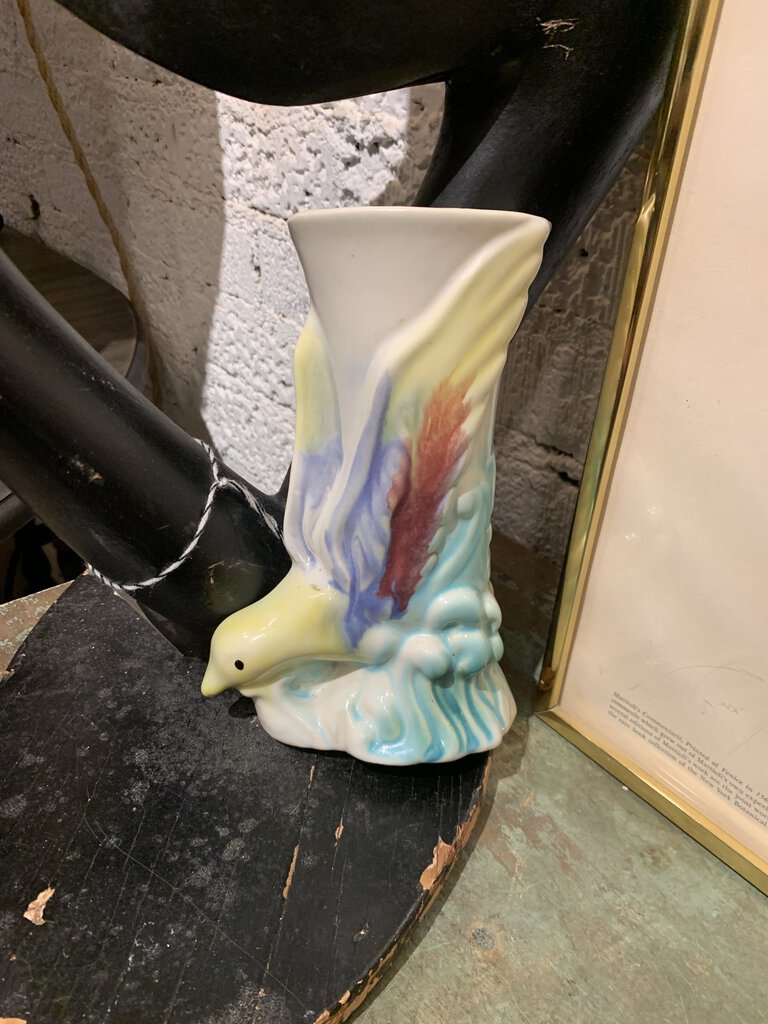Vintage Bird Wall Pocket Vase- 4.5" w x 7,25" t x 1 5/8" d- as found- chip on back